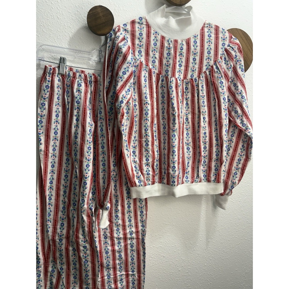 VTG Lanz of Salzburg Tyrolean Flannel Red Blue Floral Sz S Long Sleeve Pajamas